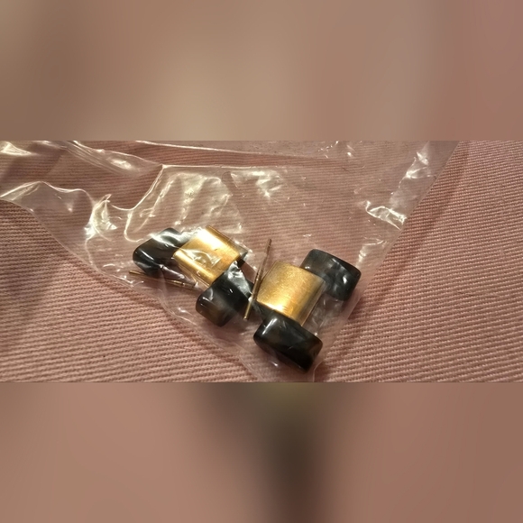 Michael Kors Gold and Tortoise Shell Watch - Picture 11 of 12